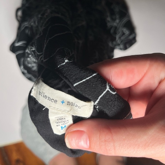 URBAN OUTFITTERS BLACK PATTERN DRESS WITH BACK DETAIL - Picture 5 of 5